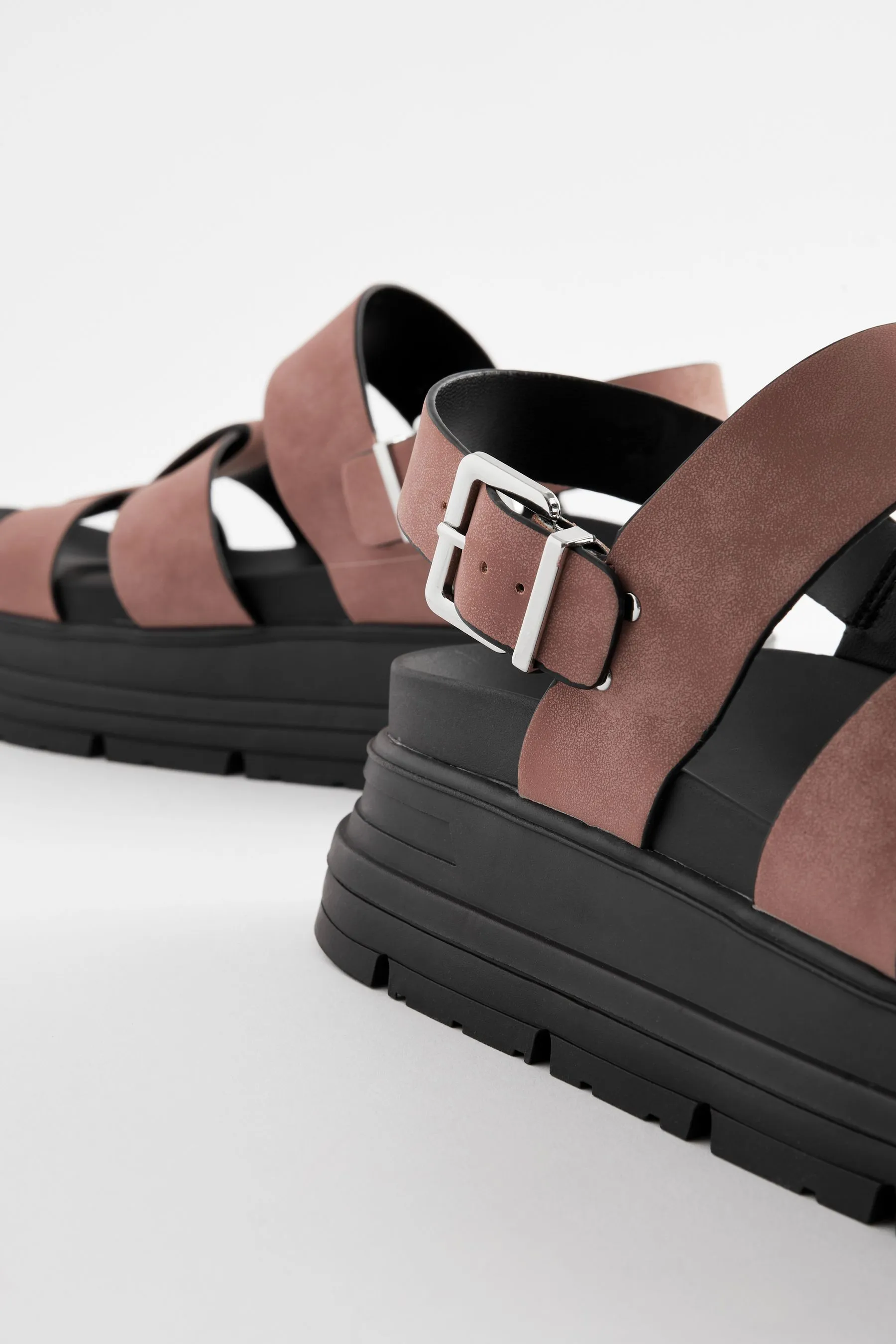 Sandali stile gladiatore con plateau spesso
